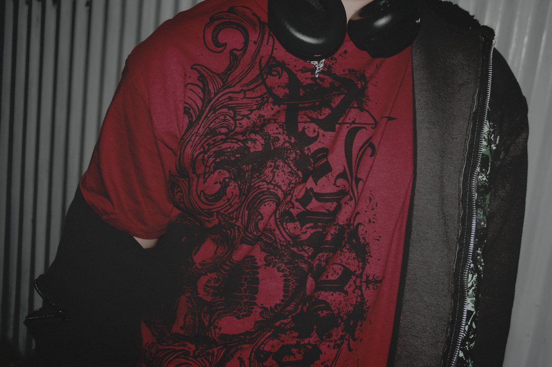 "STAINED" T-SHIRT - GARNET RED